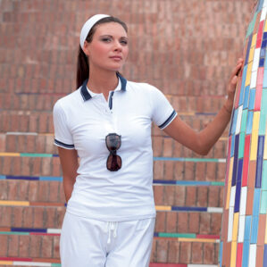 Polo donna elasticizzata con anello porta occhiali
