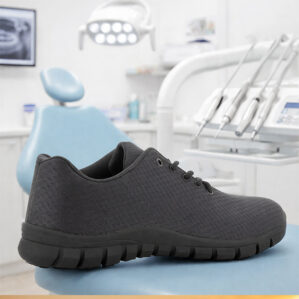 Scarpa ergonomica nera per dentisti